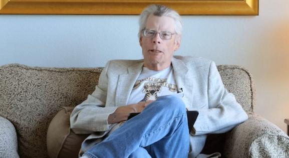 Videó: Stephen King új könyvéből olvas fel