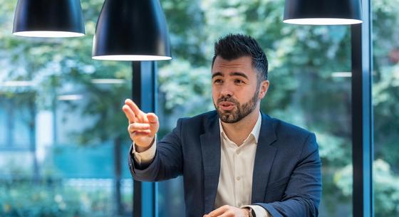 A Tisza politikusa, Kulja András az egészségügyi államtitkárral, Takács Péterrel vitázik élőben, és leleplező anyagokat ígér