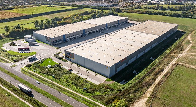 Csomaglogisztikai igényekre szabott csarnok épült az East Gate PRO Business Parkban
