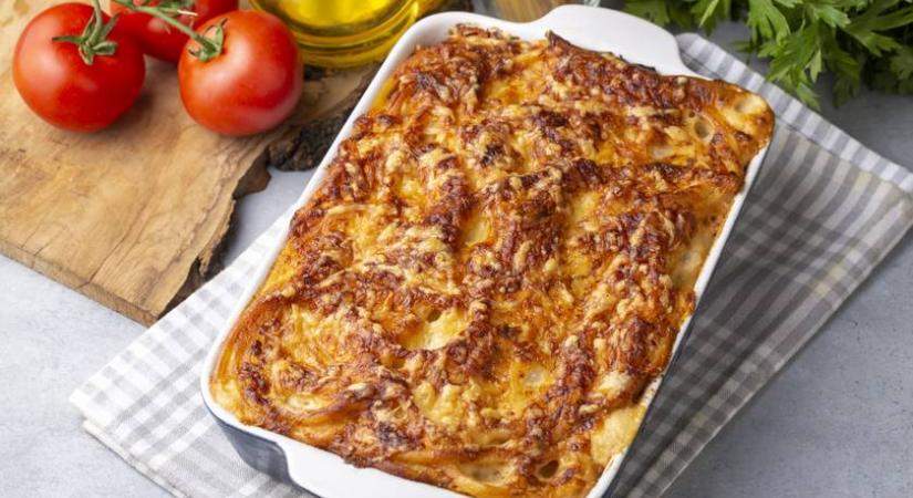 Mennyei csirkés rakott tészta: tejfölös szószban sül ropogósra