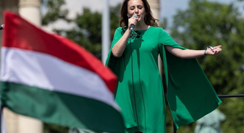 Szívmelengető hír érkezett Csézy kislányáról: nem bírjuk könnyek nélkül