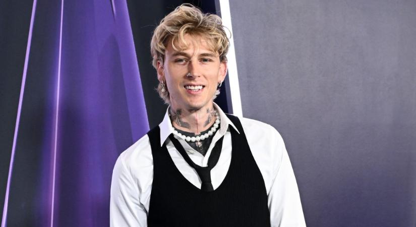 A vörös szőnyegről sietett haza beteg kislányához Machine Gun Kelly