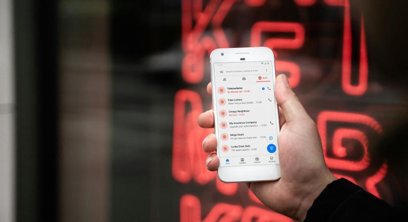 The Shadow of AI-Based Scams: How to Defend Against Sophisticated Online Deceptions