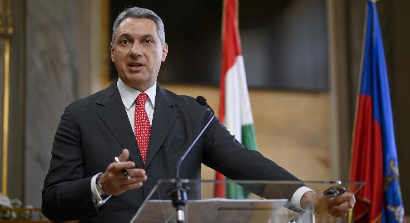 Húsz perc késésnél visszaadják a MÁV- vagy Volán-jegy 50 százalékát