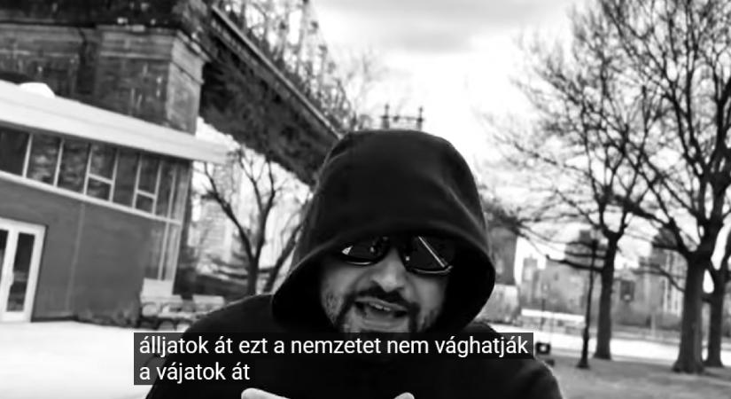 „Magyar rendőr, hogyha támad a nép, álljatok át” – Beton.Hofi erősen politizáló új dalt jelentetett meg