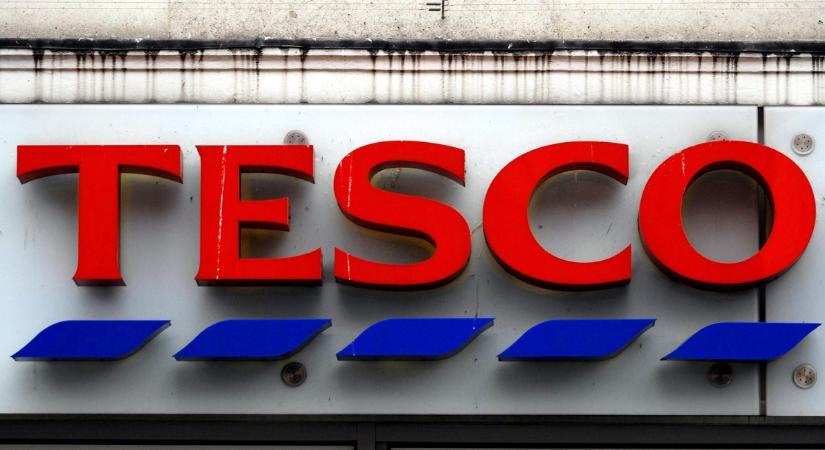 Figyelmeztet a Tesco vezérigazgatója: Megszűnhetnek az akciók a magyar boltokban!