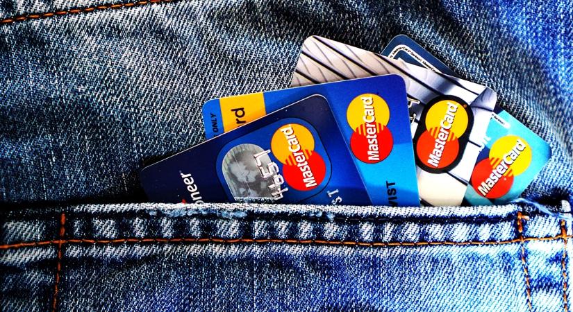 Sokan bedőlnek az ingyenes bankszámla ígéretének, de csak kevesen tudják, mi a csapda!