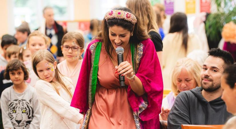 Kórházban fekvő gyermekek arcára csalt mosolyt Singh Viki