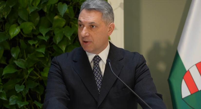Lázár: Június 1-től visszajár a jegyár fele, ha késik a MÁV