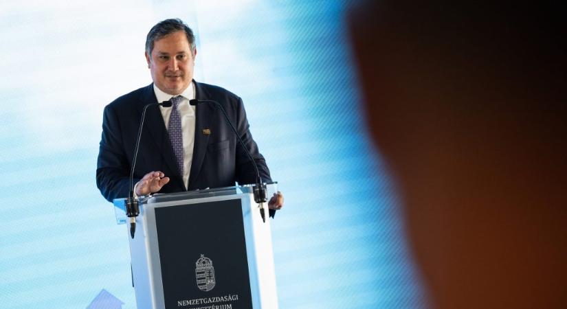 Saját bankot kap a turisztikai ágazat Nagy Márton keze alatt