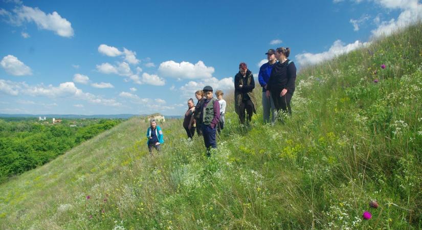 Bagolyfióka és a Virágzó Természet – túra a lovasberényi Kazal-hegyre