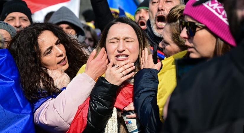 Összeroppantak a szélsőséges román pártok: bedobta a törülközőt a legvéresebb szájú politikus