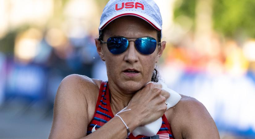A féléves gyermekét a verseny közben szoptatva nyert ultramaratont Stephanie Case