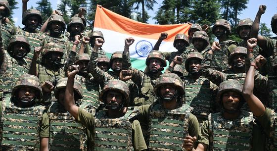 Lopakodó vadászgépet fejleszt India, hogy felvegye a versenyt Pakisztánnal