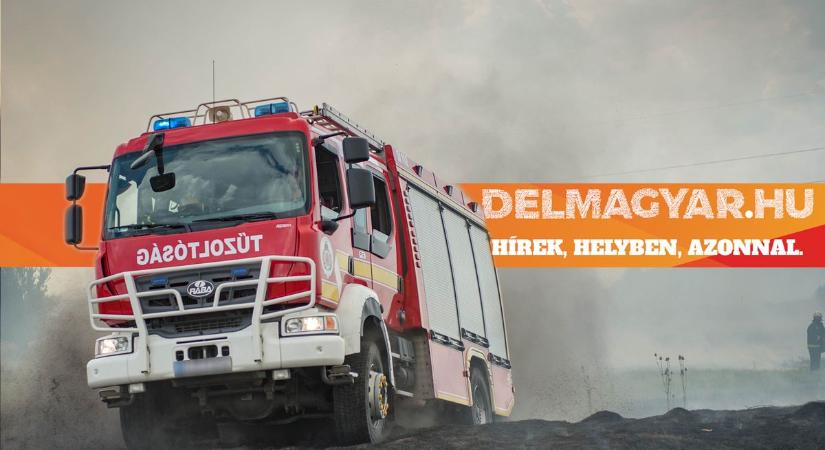 Hatalmas lángokkal égett egy lakókocsi