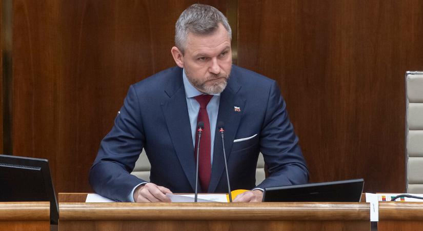Megvétózott Covid-amnesztiák, alkotmányba foglalt nemek, államfői jelentés – újra összeül a parlament