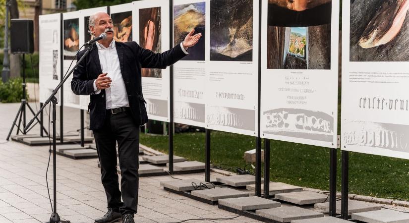 Kassán is megnyílik Berecz András fotókiállítása