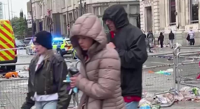 Elütötte a focicsapatot ünneplő szurkolókat  videó