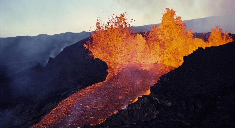 300 méter magas lávaszökőkút tört elő egy hawaii vulkánból