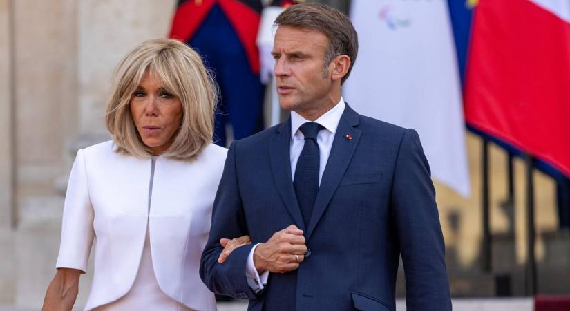 Emmanuel Macron azt állítja, hogy csak incselkedett és tréfálkozott a feleségével az ominózus felvételen, amely bejárta a világot