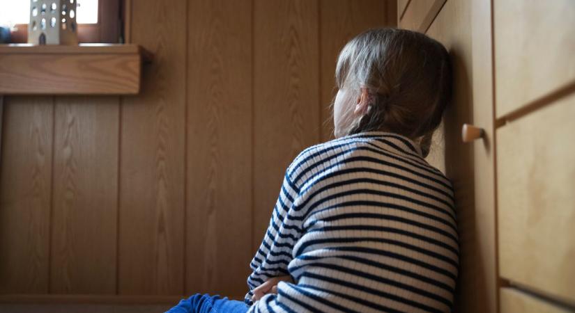 Figyelmeztet a pszichiáter: napi probléma az önsértés a gyerekeknél