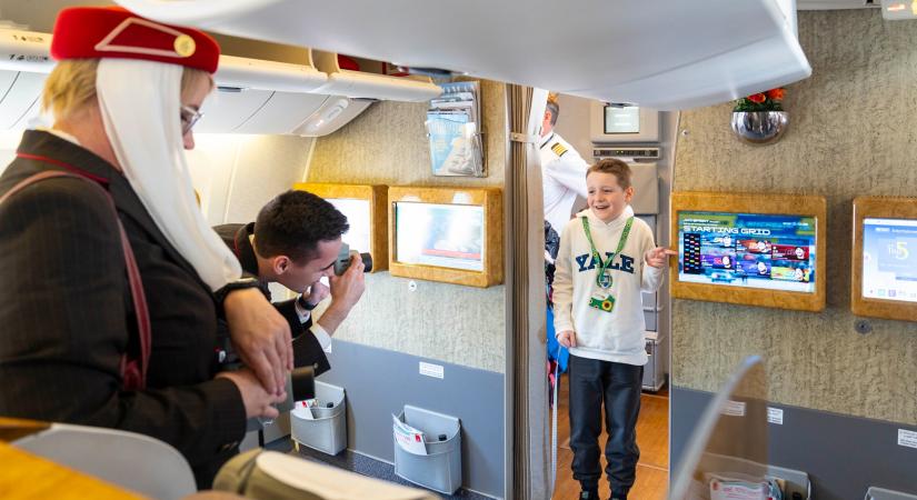 Az Emirates autizmussal élők számára szervezett repülési próbát a Liszt Ferenc Nemzetközi Repülőtéren
