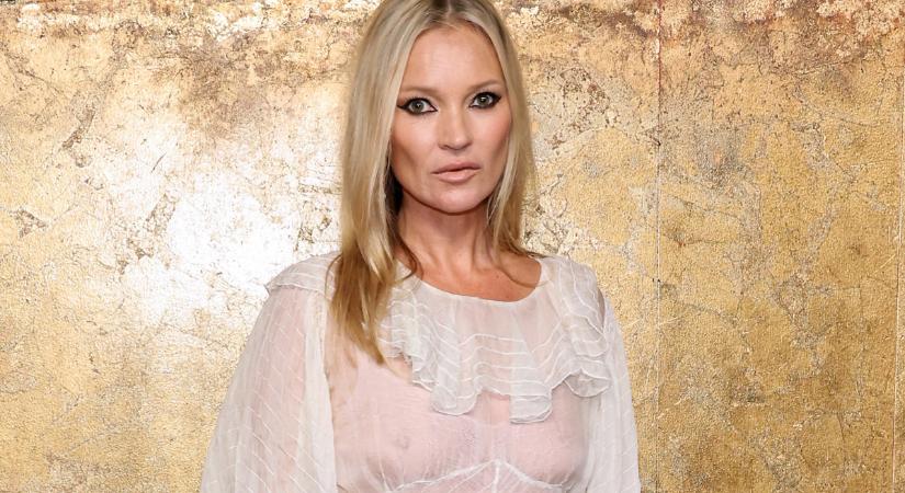A történelem megismételte önmagát: Kate Moss 22 éves lánya félelmetesen hasonlít modell édesanyjára legújabb címlapfotóján