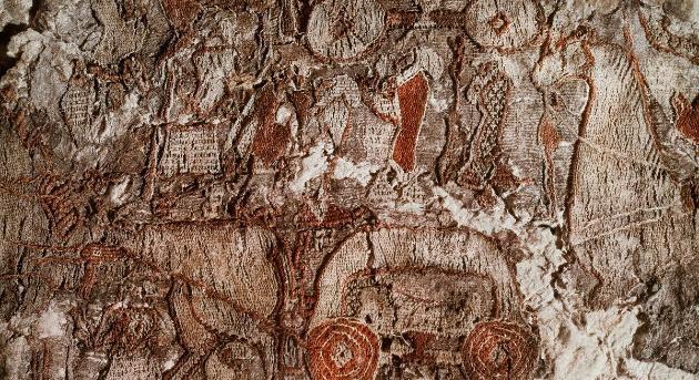 Mit jelképezhet a rejtélyes alak a viking-kori kárpiton?