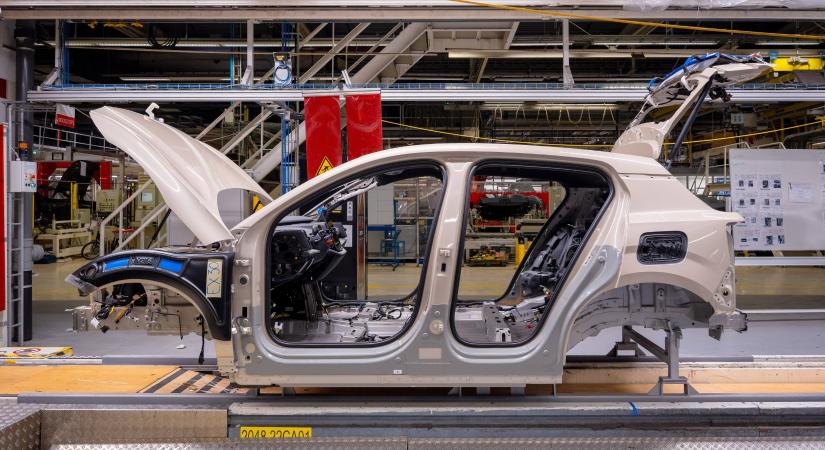 3000 főt küld el a Volvo