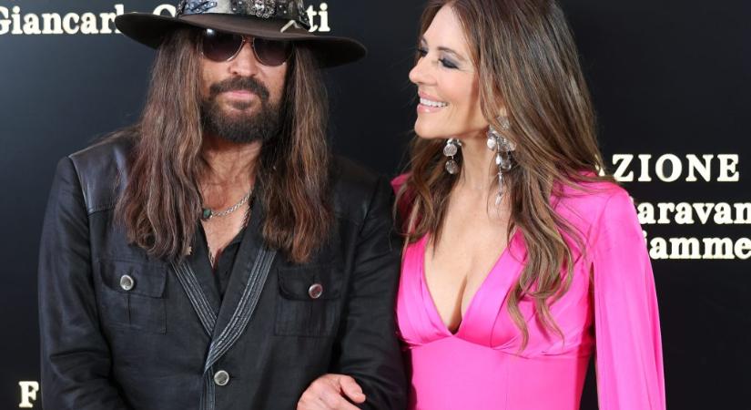 Elizabeth Hurley és Billy Ray Cyrus párként debütáltak a vörös szőnyegen