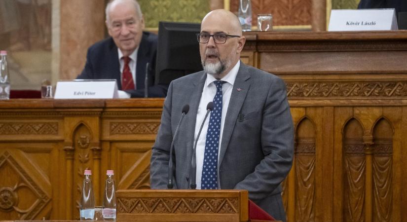 Kelemen Hunor szerint a politikusoknak kell változniuk, nem a társadalomnak