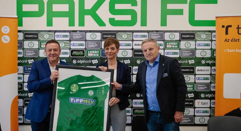 A nemzetközi kupában is támogatja a Tarr Kft. a Paksi FC csapatát