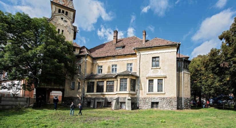 Szecessziós stílusú kastély felújítása folytatódik a Maros partján