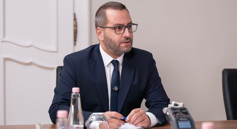 Tovább csavartak a nagytakarítási törvényjavaslaton – visszamenőleg is elvennék az adó 1%-ot a civilektől