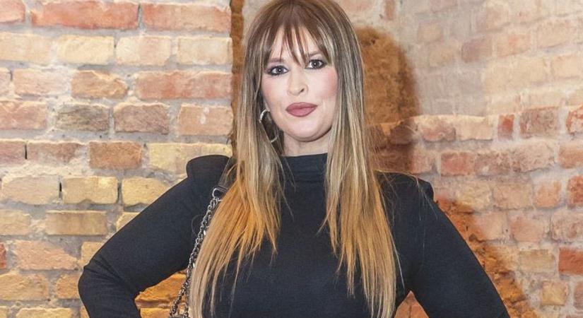 A rajongói megőrülnek: Király Linda így terpeszkedik feketében - Fotó