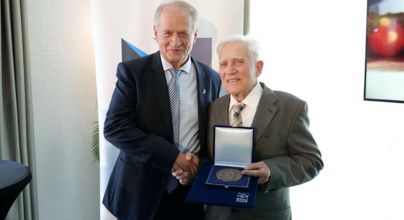 Koller Ferenc életműdíjat kapott a tejágazatért végzett munkájáért
