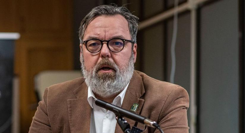 „Mentsük meg a Velencei-tavat – a félretájékoztatástól!” – L. Simon László kemény kritikával reagált a halpusztulás körüli pánikkeltésre
