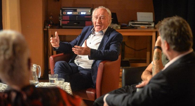 Miller Dávid félt, hogy mit szólnak a nagyszülei, hogy a milánói Scala után az unoka előbújik egy banánból