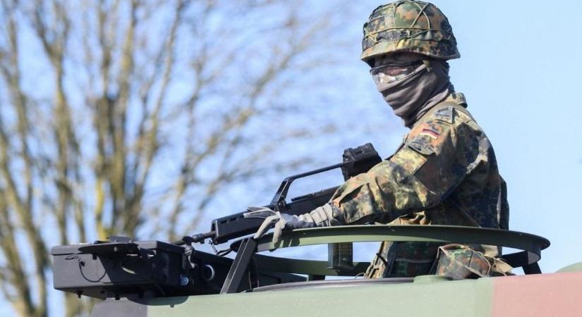 Nem lankad a háborús pszichózis – hatalmas európai fegyverkezési versenyt emleget a NATO erős embere