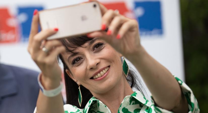 Különleges fotót posztolt Farkasházi Réka a 16 éves lányáról: Rebeka gyönyörűszép ifjú hölgy