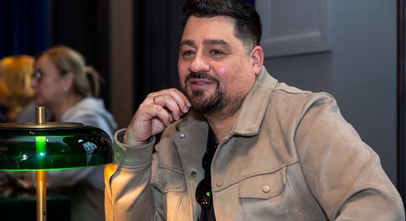 Caramel üdvözli Hoppál Pétert, és a CÖF üzenetére is reagált