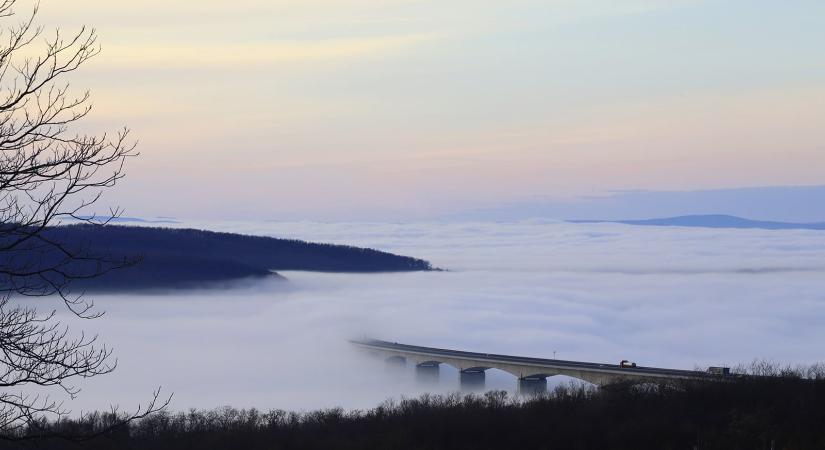 A ködbe vesző viadukt, a Kőröshegyi völgyhíd