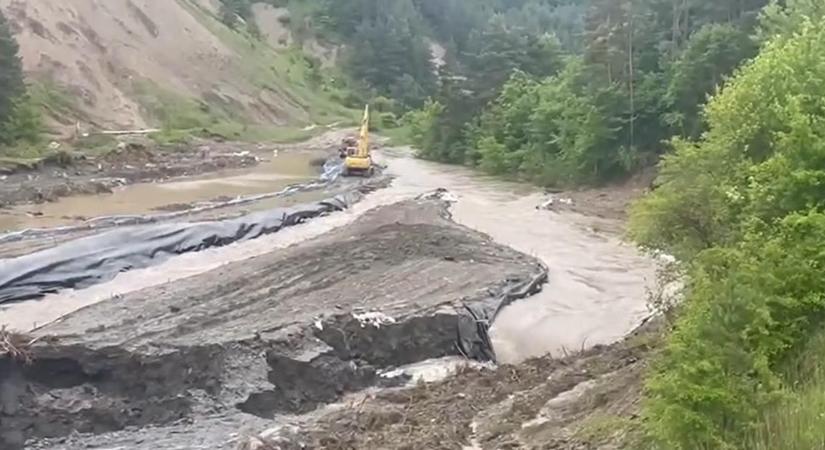 Nagy a baj Erdélyben, veszélyben a parajdi sóbánya! – videóval