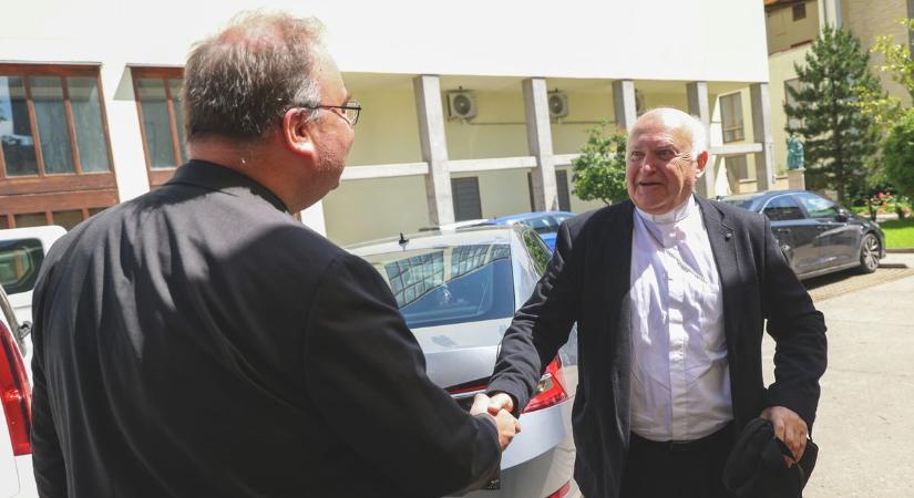 Szegeden járt a bíboros, aki egy asztalnál vacsorázott a konklávé után a megválasztott pápával – galériával, videóval
