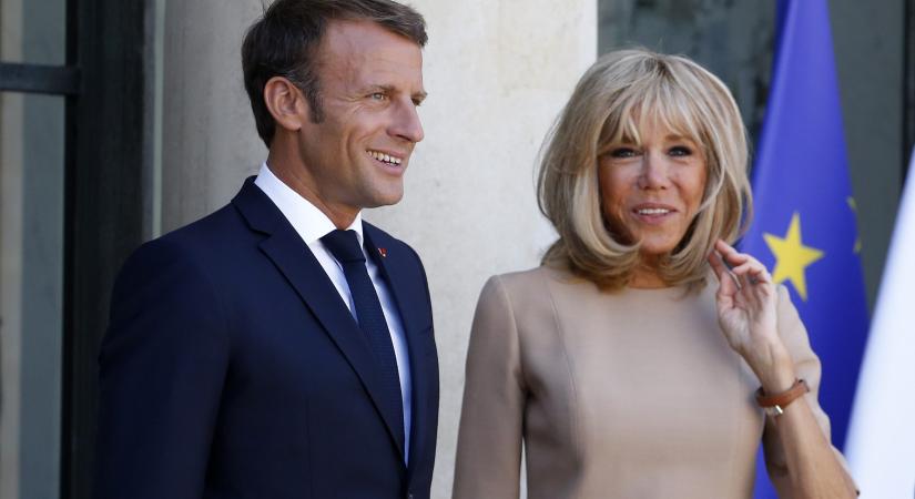 Brigitte Macron valójában egy férfi, aki bántalmazza a francia elnököt? Felerősödtek a first ladyt körüllengő bizarr konteók