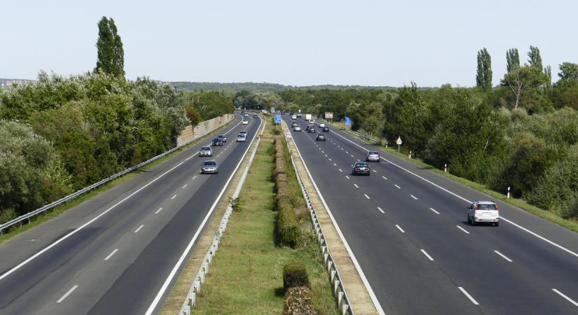 Szerdától három hétig burkolatot javítanak az M1–M7 autópályák szétválási csomópontjainál