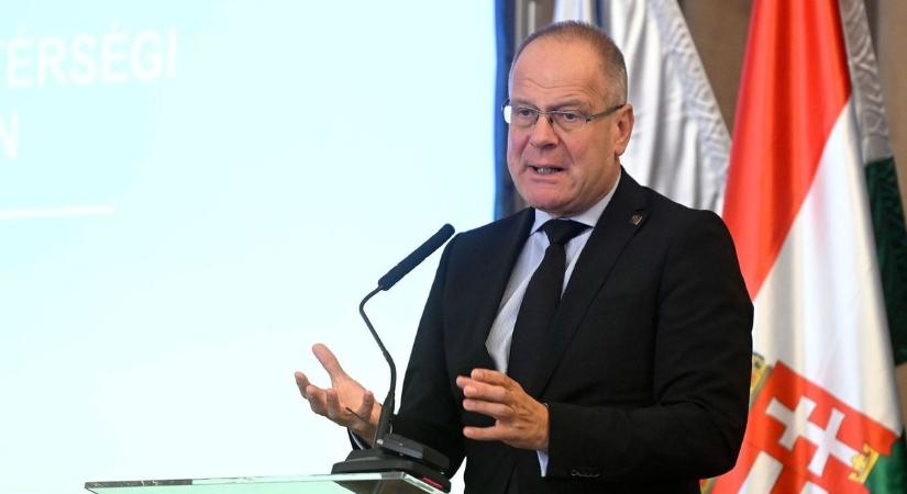 Navracsics Tibor tiszta vizet öntött a pohárba