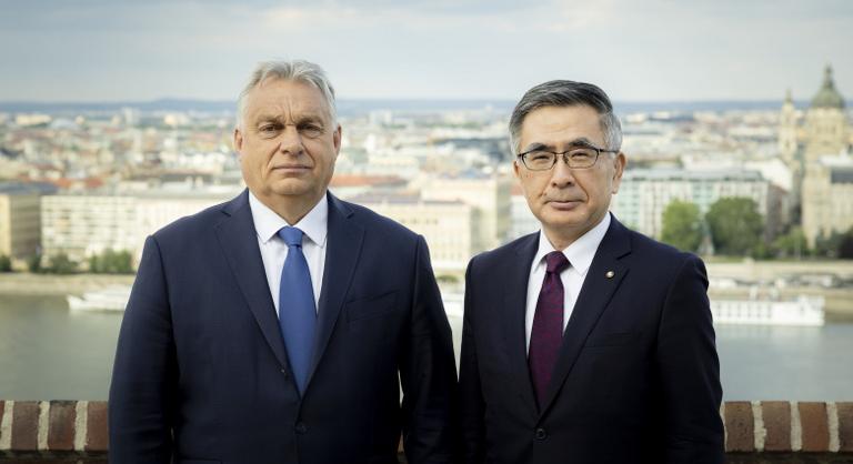A Suzuki vezérigazgatóját fogadta Orbán Viktor a Karmelita kolostorban