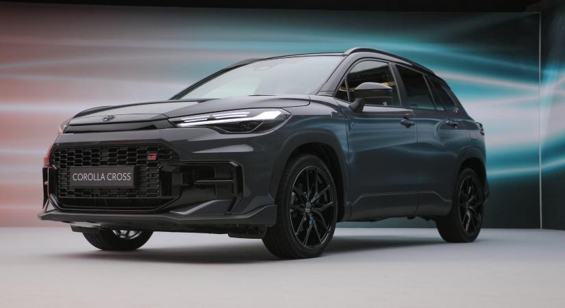 Kellett neki a frissítés? Körbejártuk az új Corolla Crosst!