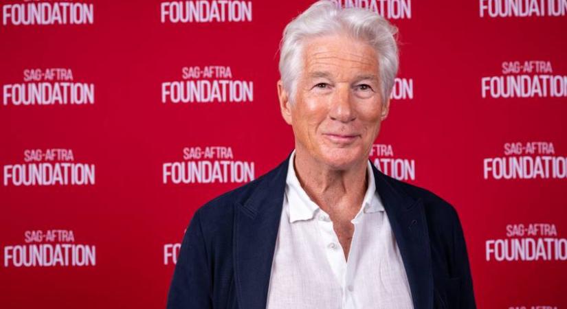 Richard Gere összeöltözött fiaival: cukin pózol együtt a család